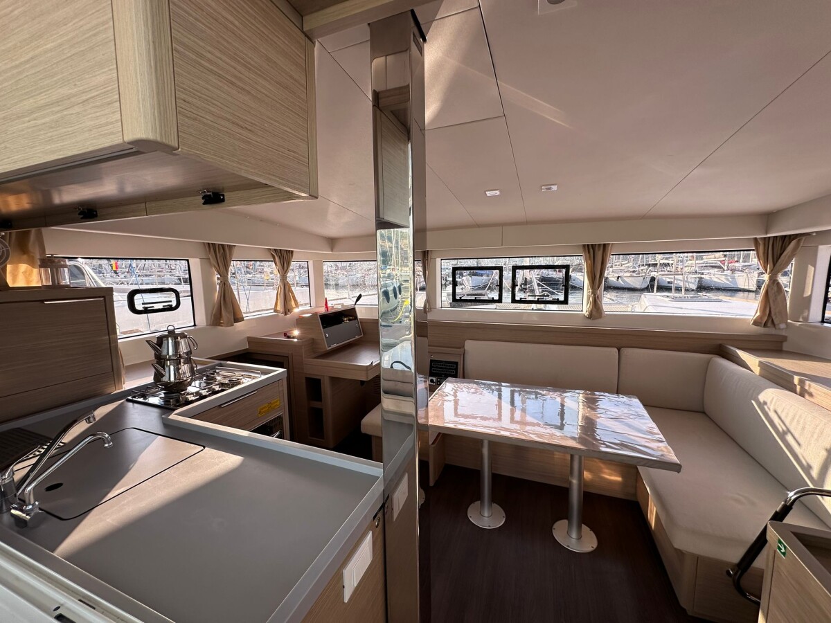Lagoon 40 Sail Aries