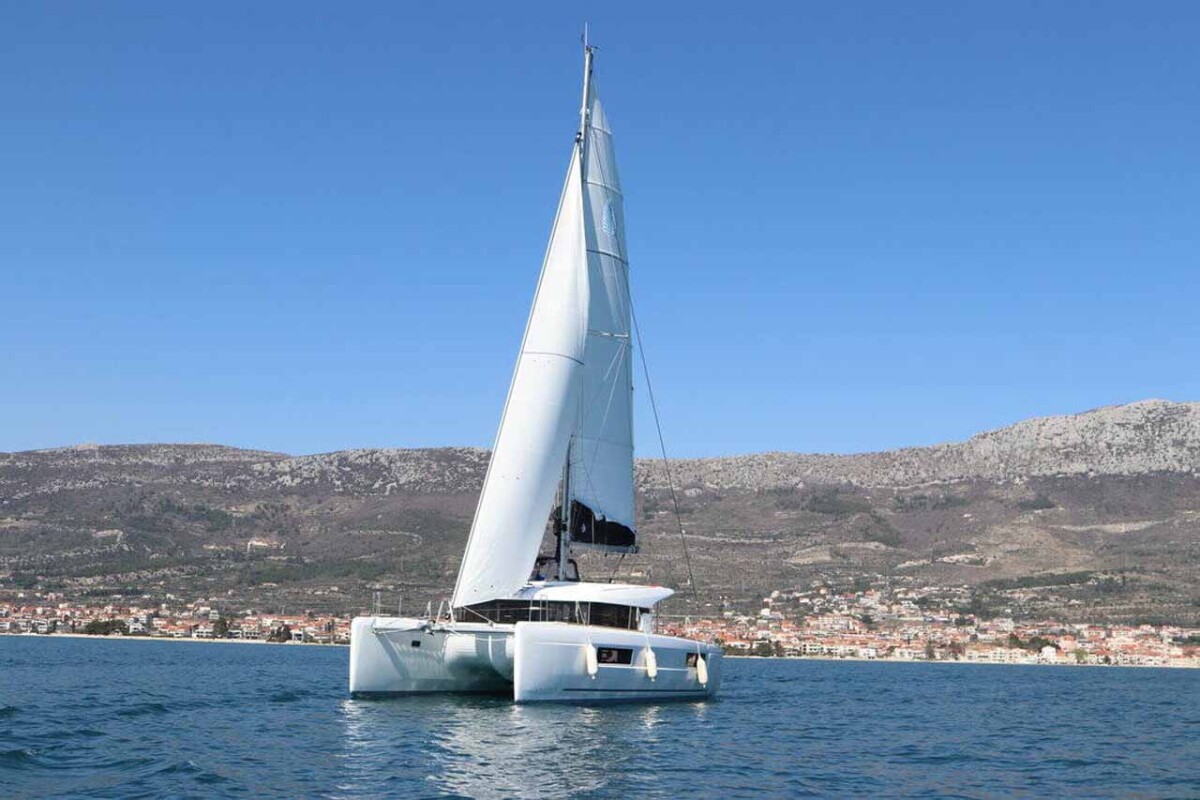 Lagoon 40 Blue