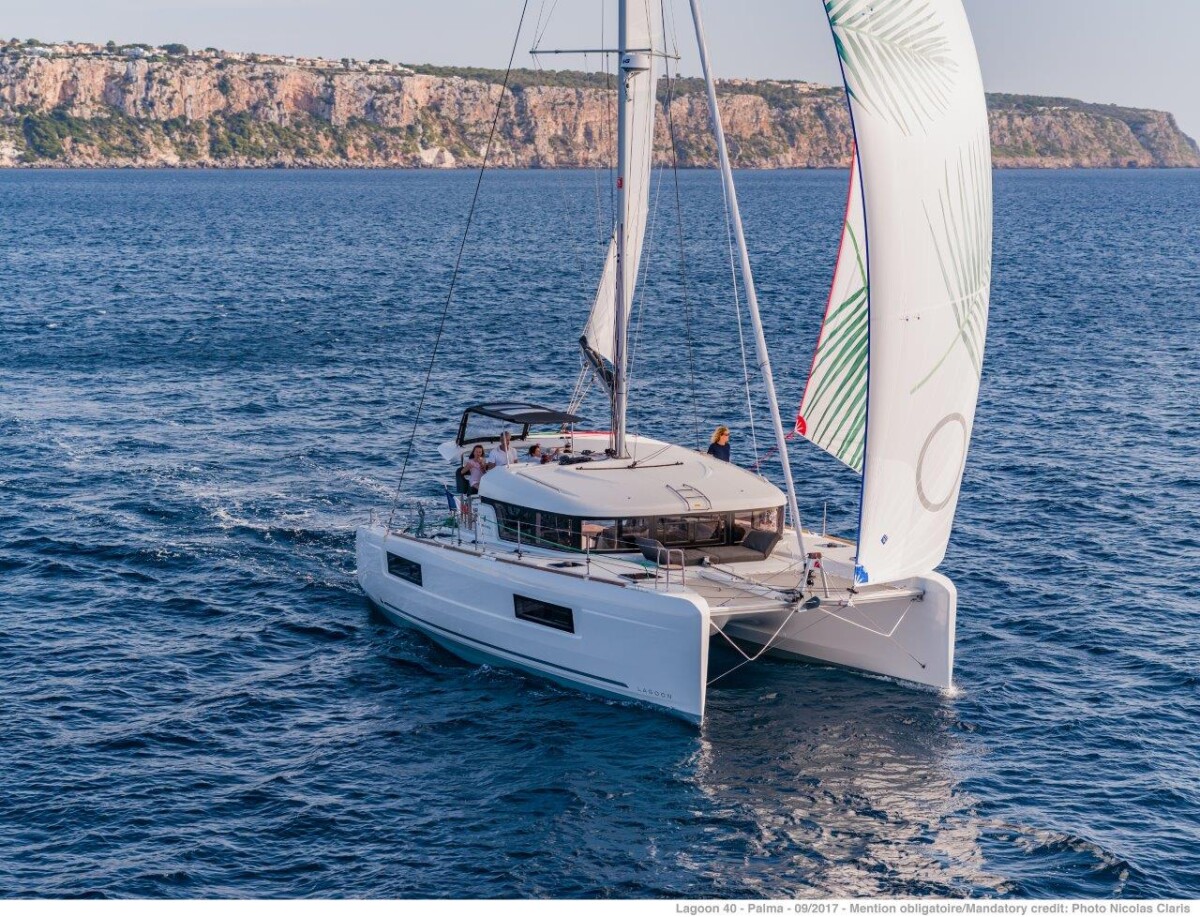 Lagoon 40 Sailor Moon