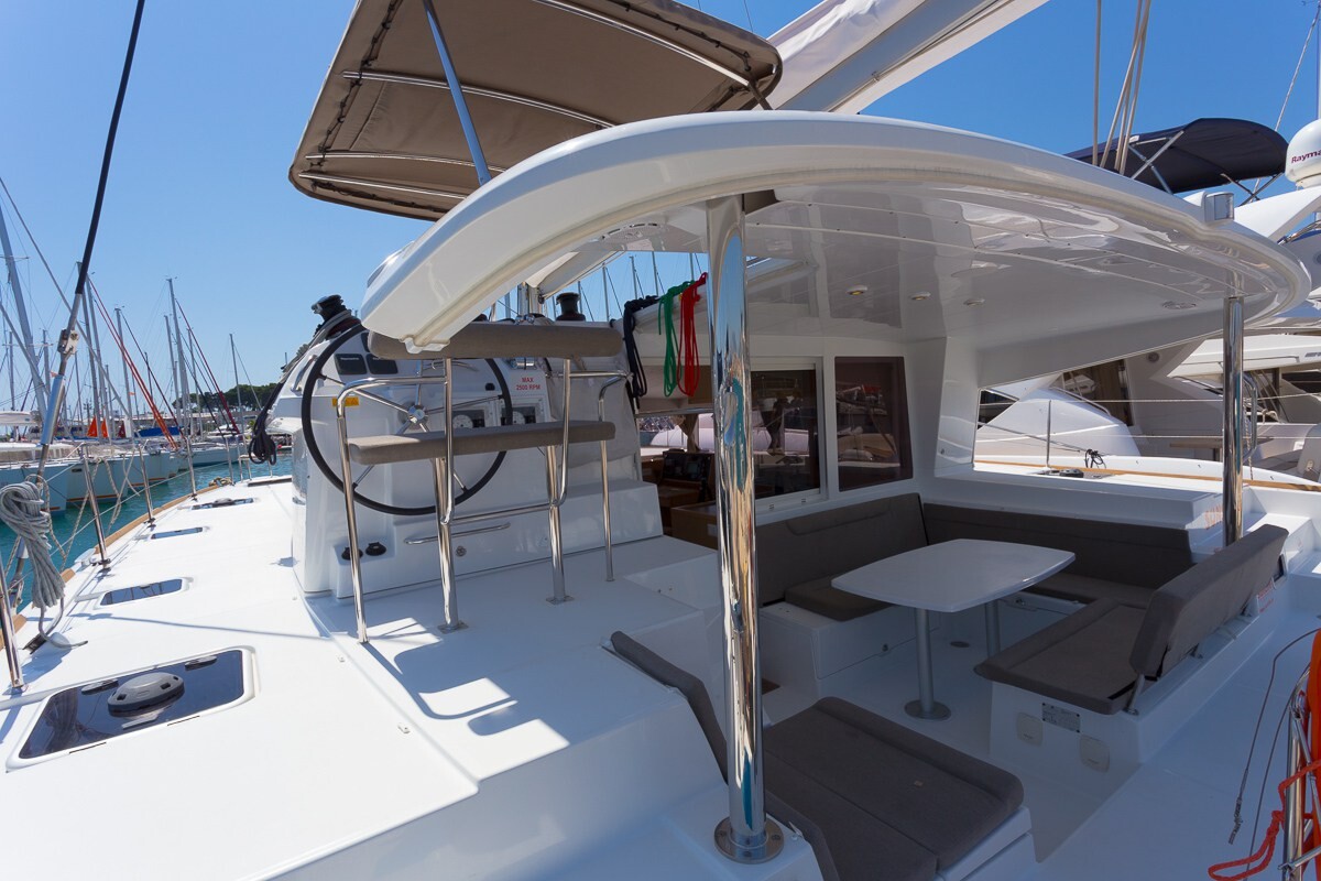 Lagoon 400 S2 Sunshine