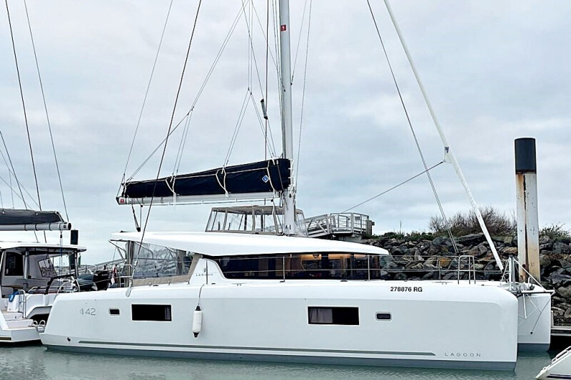 Lagoon 42 OW Sailing Breeze