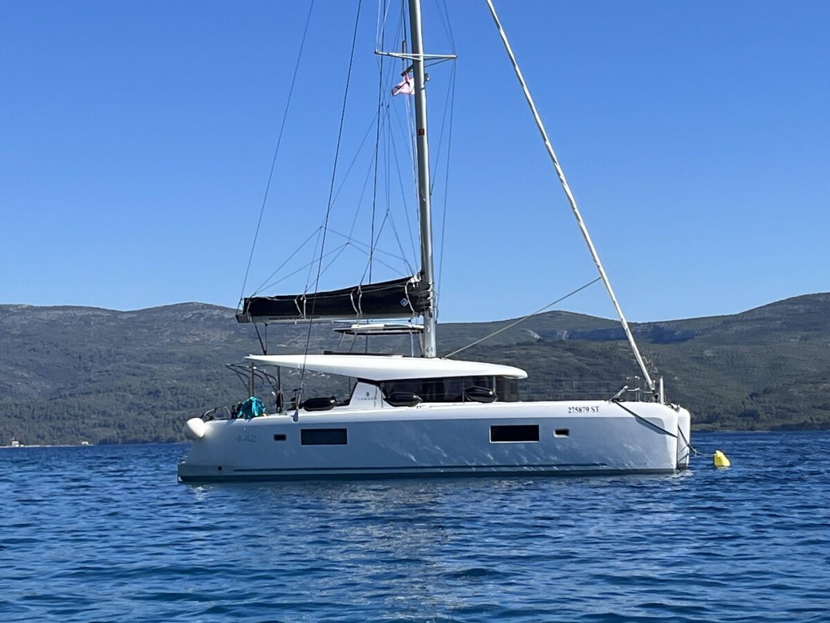 Lagoon 42 Luminor