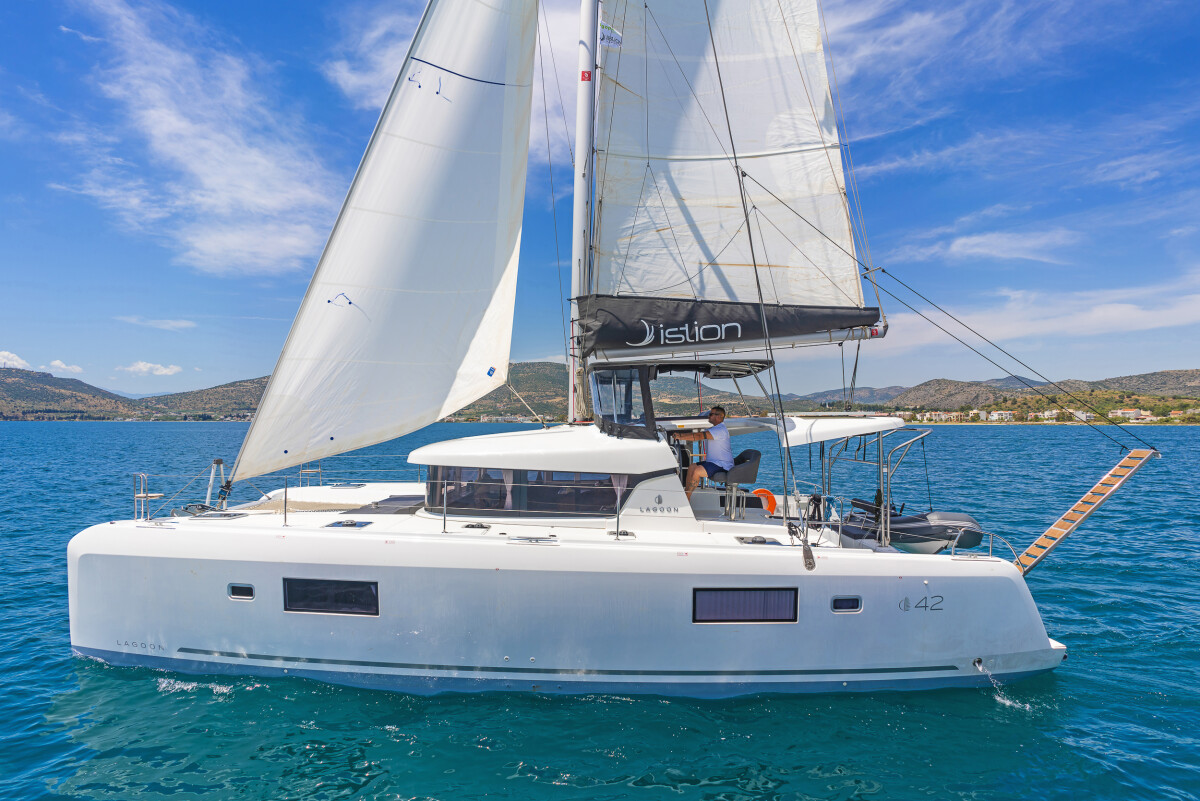 Lagoon 42 White Pearl