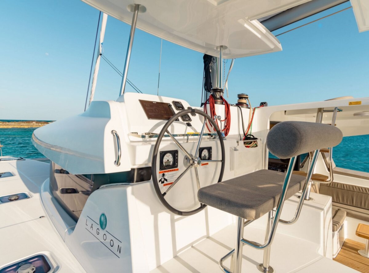 Lagoon 42 