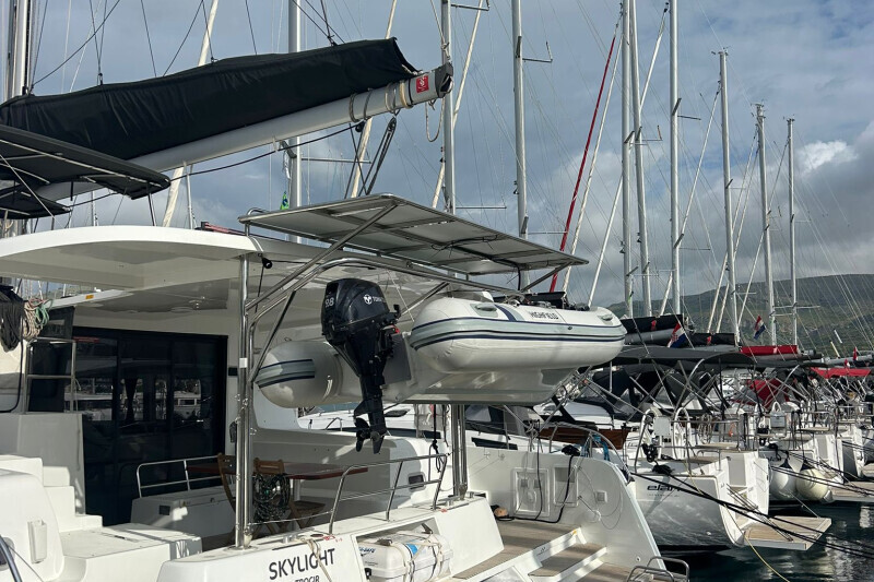 Lagoon 42 Skylight