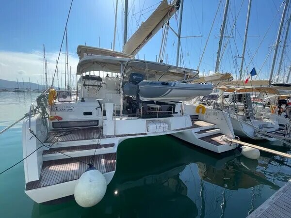 Lagoon 42 Art of Liberty
