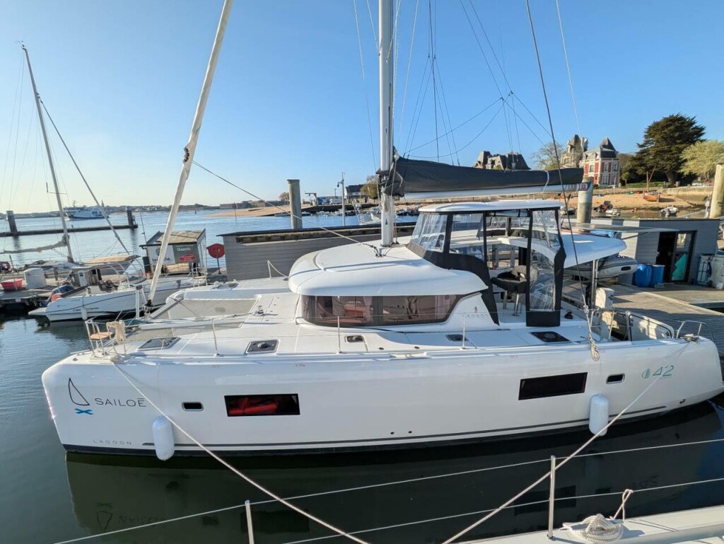 Lagoon 42 