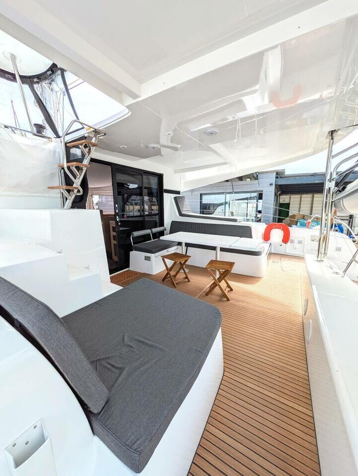 Lagoon 42 