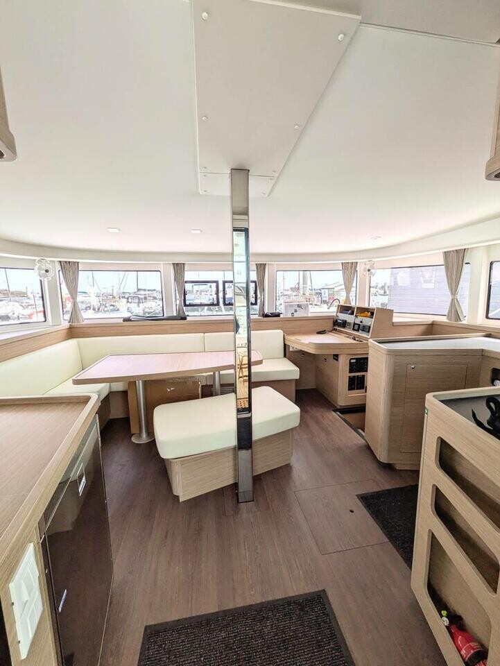 Lagoon 42 