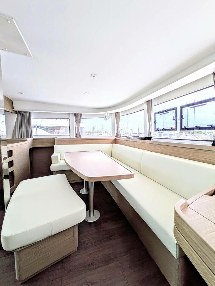 Lagoon 42 