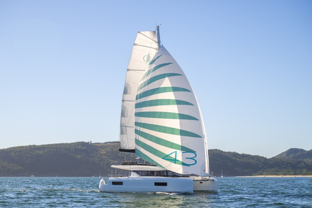 Lagoon 43 Stela