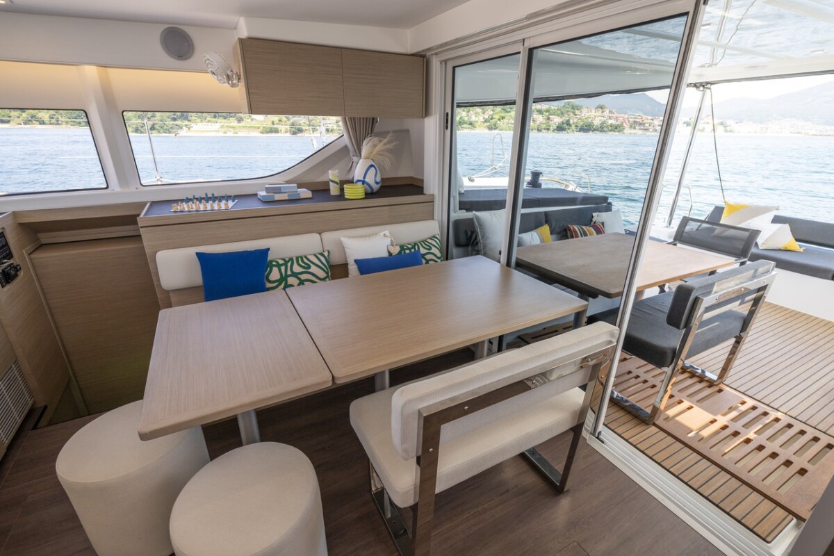 Lagoon 43 Stela
