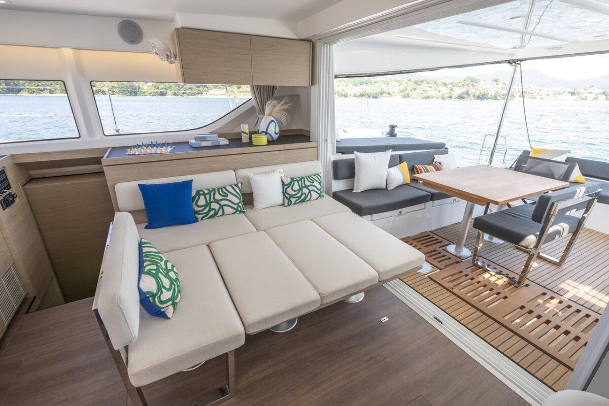Lagoon 43 Stela
