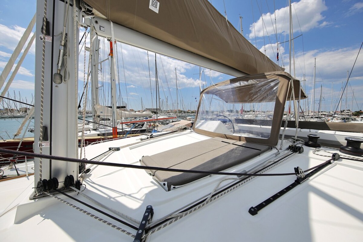 Lagoon 450 Ladies and Gentlemen