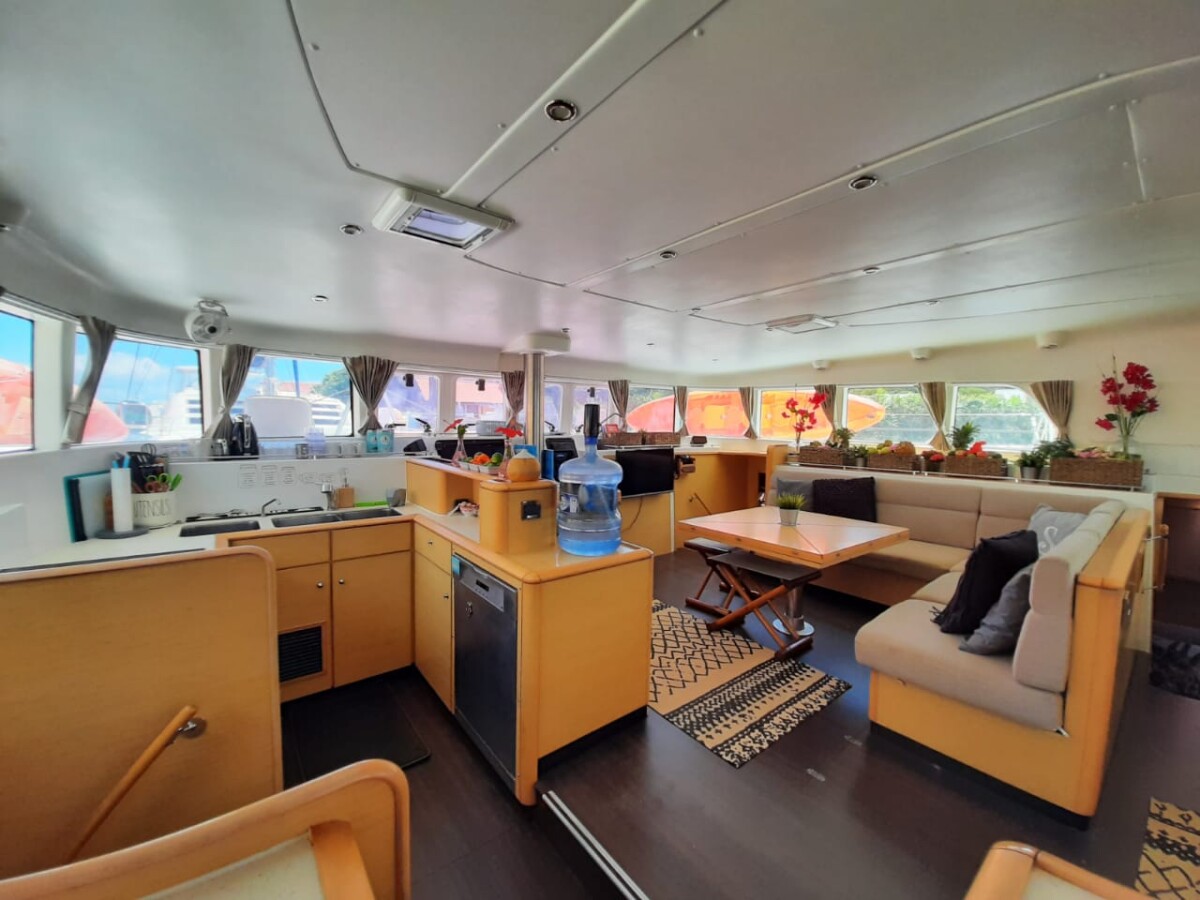 Lagoon 500 Sand Star