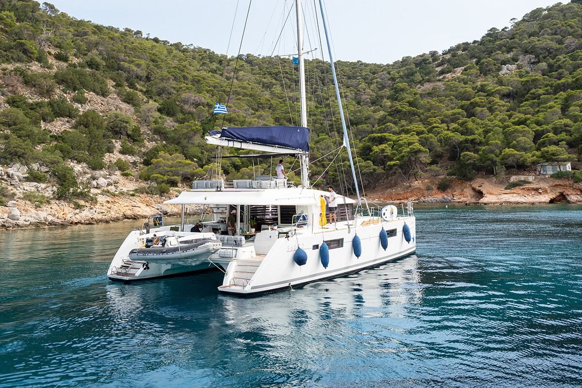Lagoon 560 S2 Starlight (Crewed)