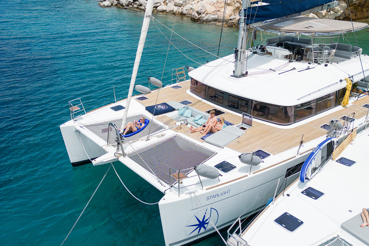 Lagoon 560 S2 Starlight (Crewed)