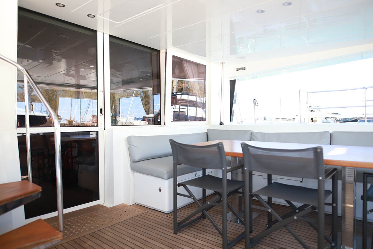 Lagoon 560 S2 Starlight (Crewed)