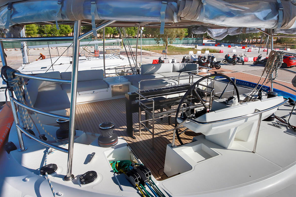 Lagoon 560 S2 Starlight (Crewed)