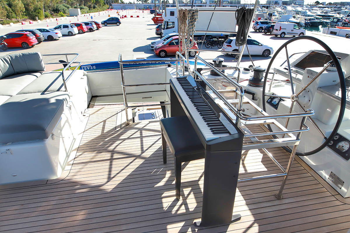 Lagoon 560 S2 Starlight (Crewed)