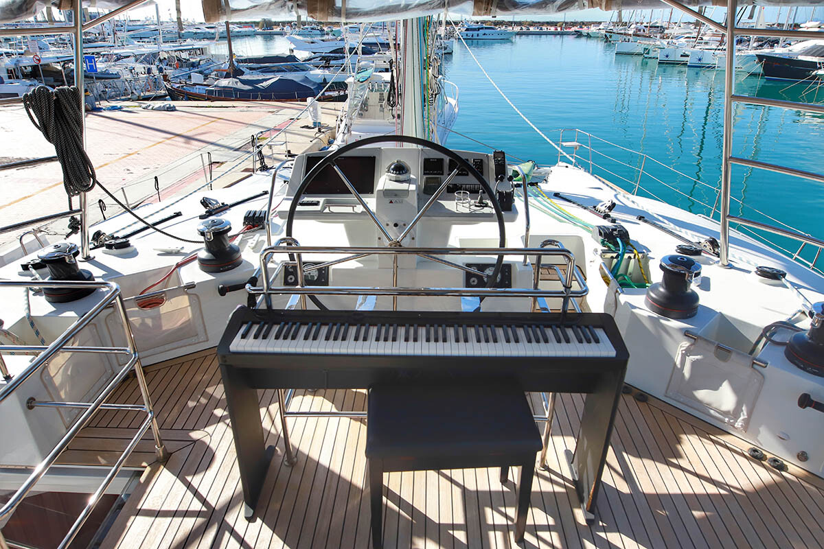 Lagoon 560 S2 Starlight (Crewed)