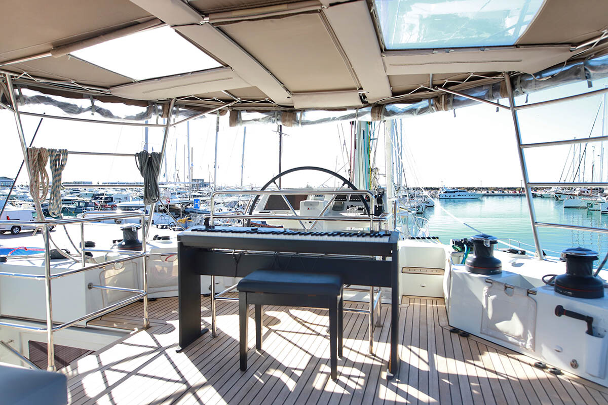 Lagoon 560 S2 Starlight (Crewed)