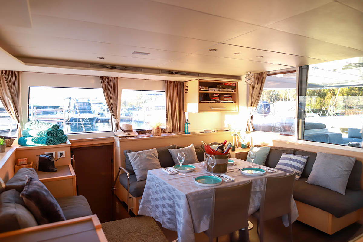 Lagoon 560 S2 Starlight (Crewed)