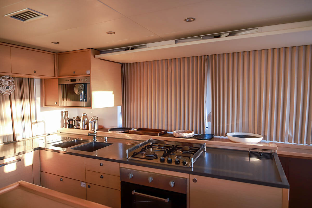Lagoon 560 S2 Starlight (Crewed)