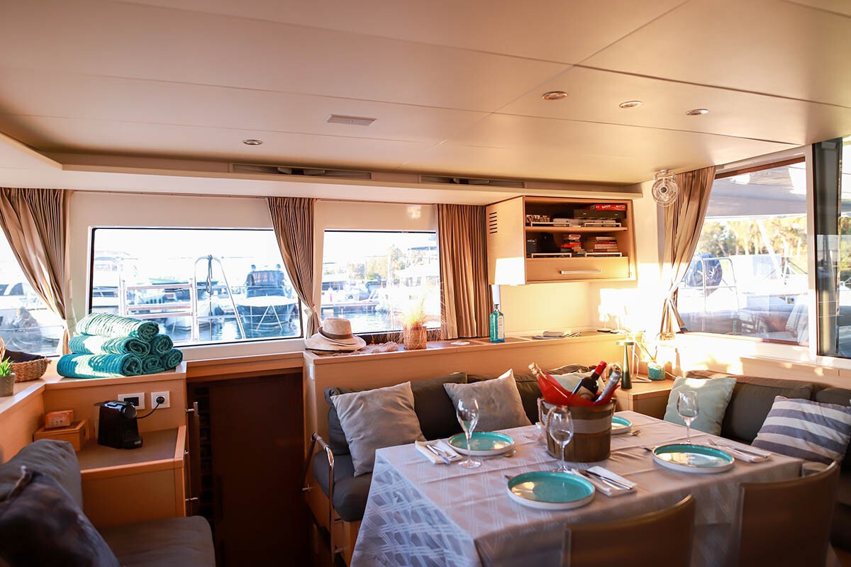 Lagoon 560 S2 Starlight (Crewed)