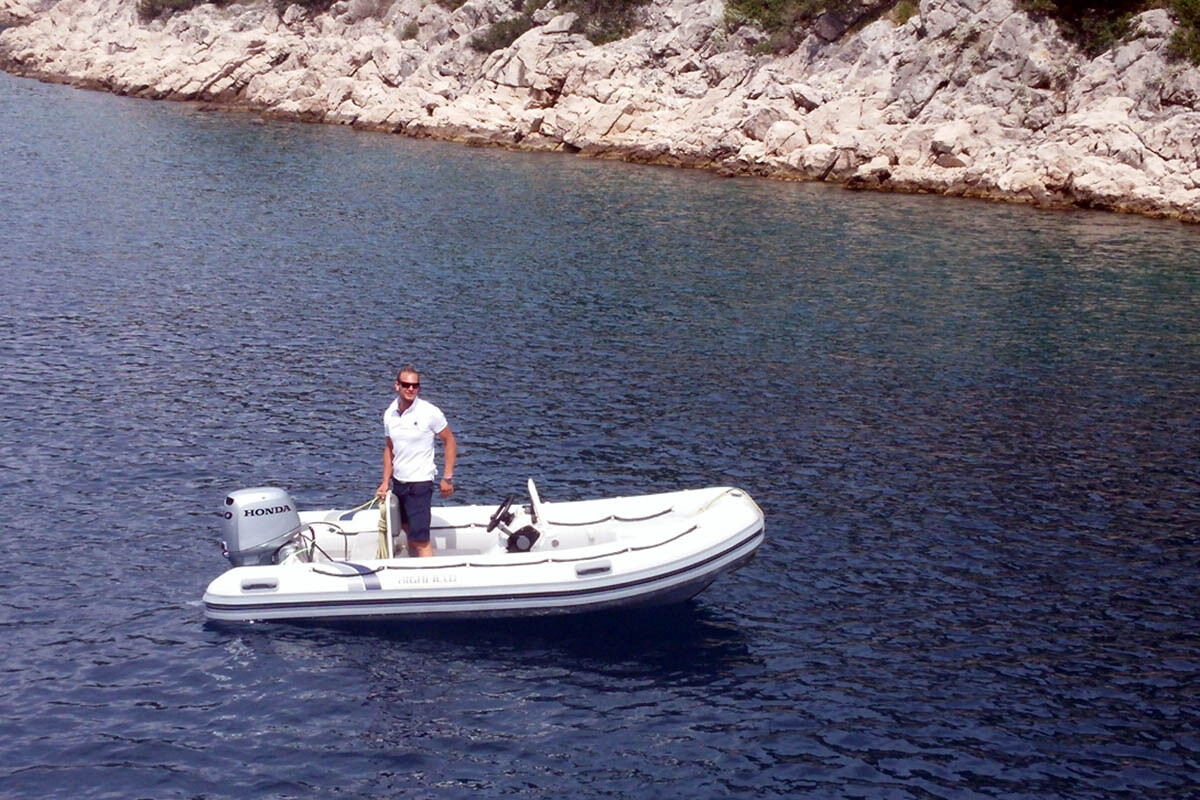 Lagoon 560 S2 Starlight (Crewed)