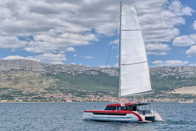 Luna 49 Red