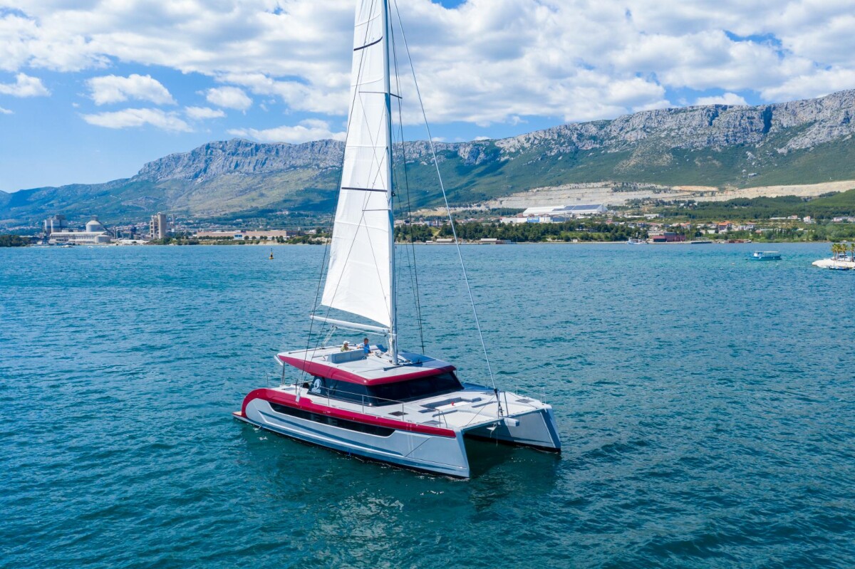 Luna 49 Red