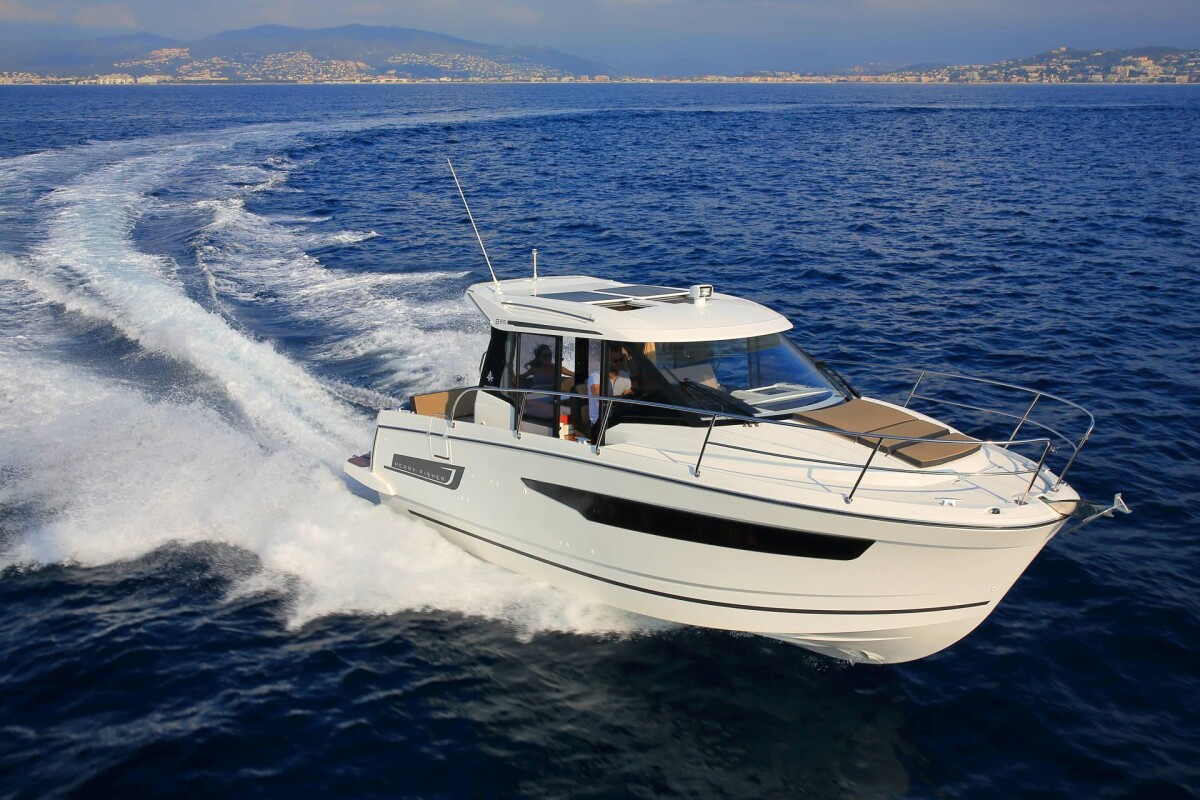Merry Fisher 895 Offshore Salty Kiss