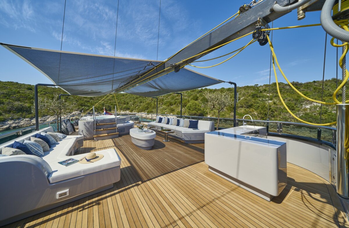 M/S Rara Avis Rara Avis