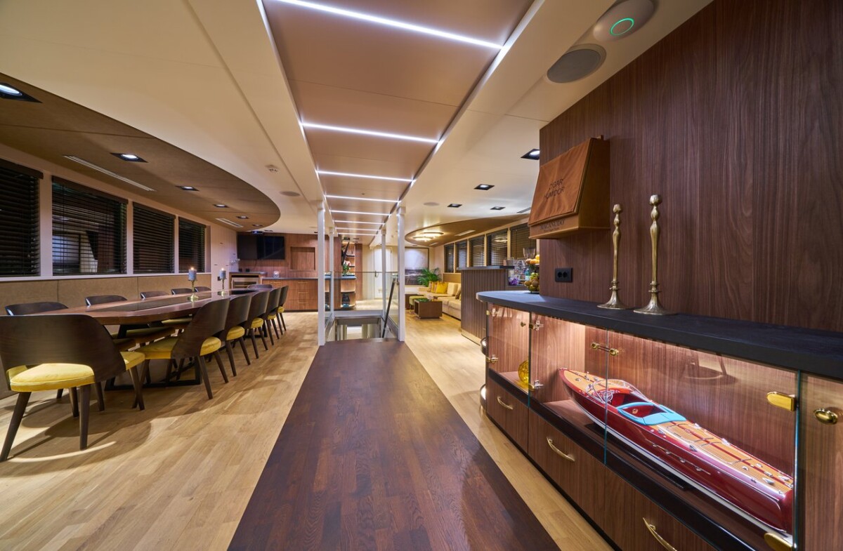 M/S Rara Avis Rara Avis