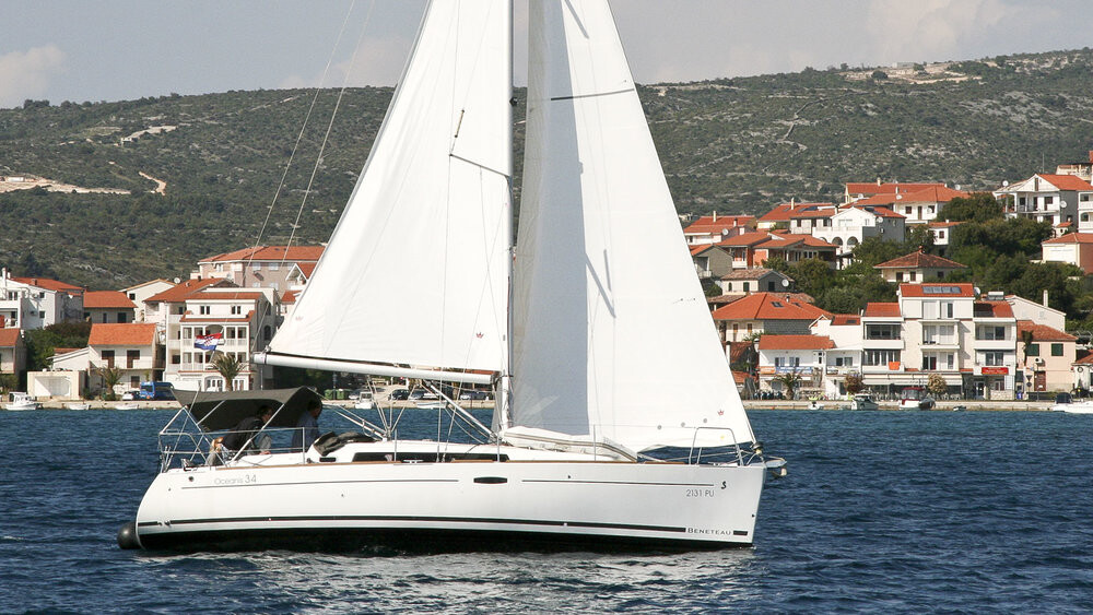 Oceanis 34.2 LL Skyhawk