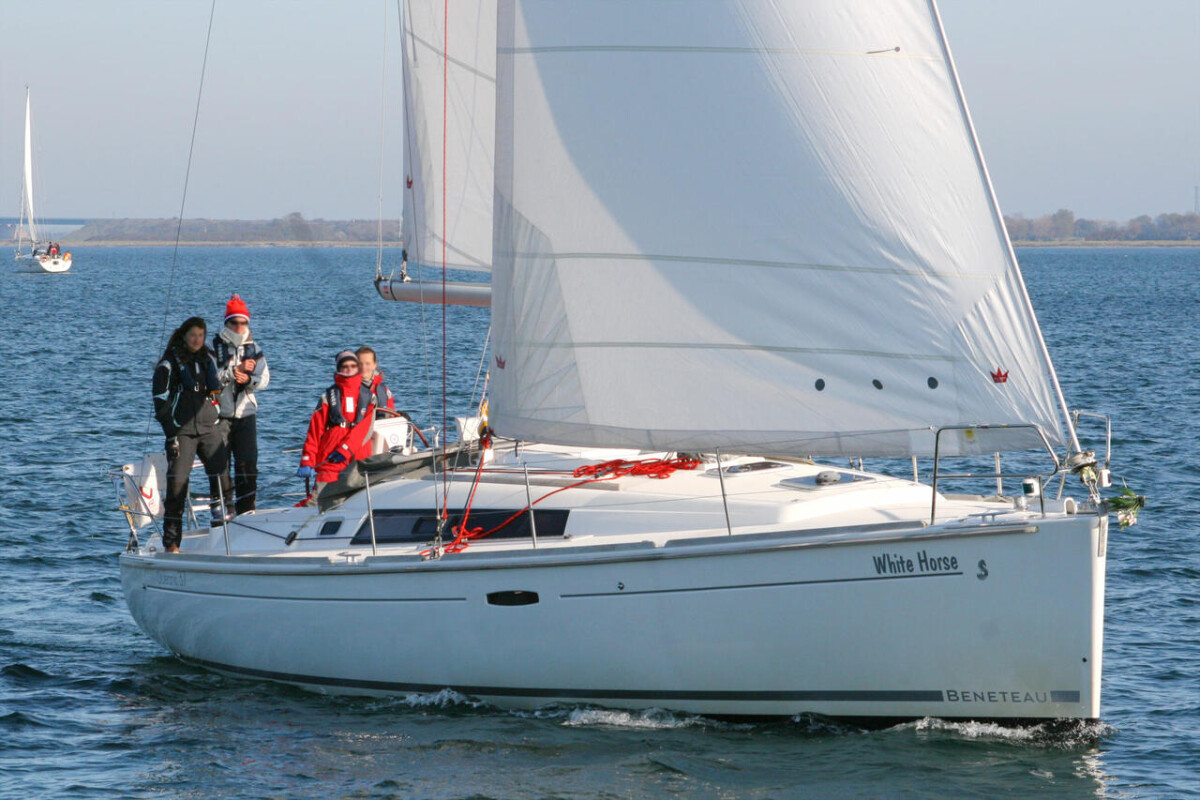 Oceanis 37 White Horse