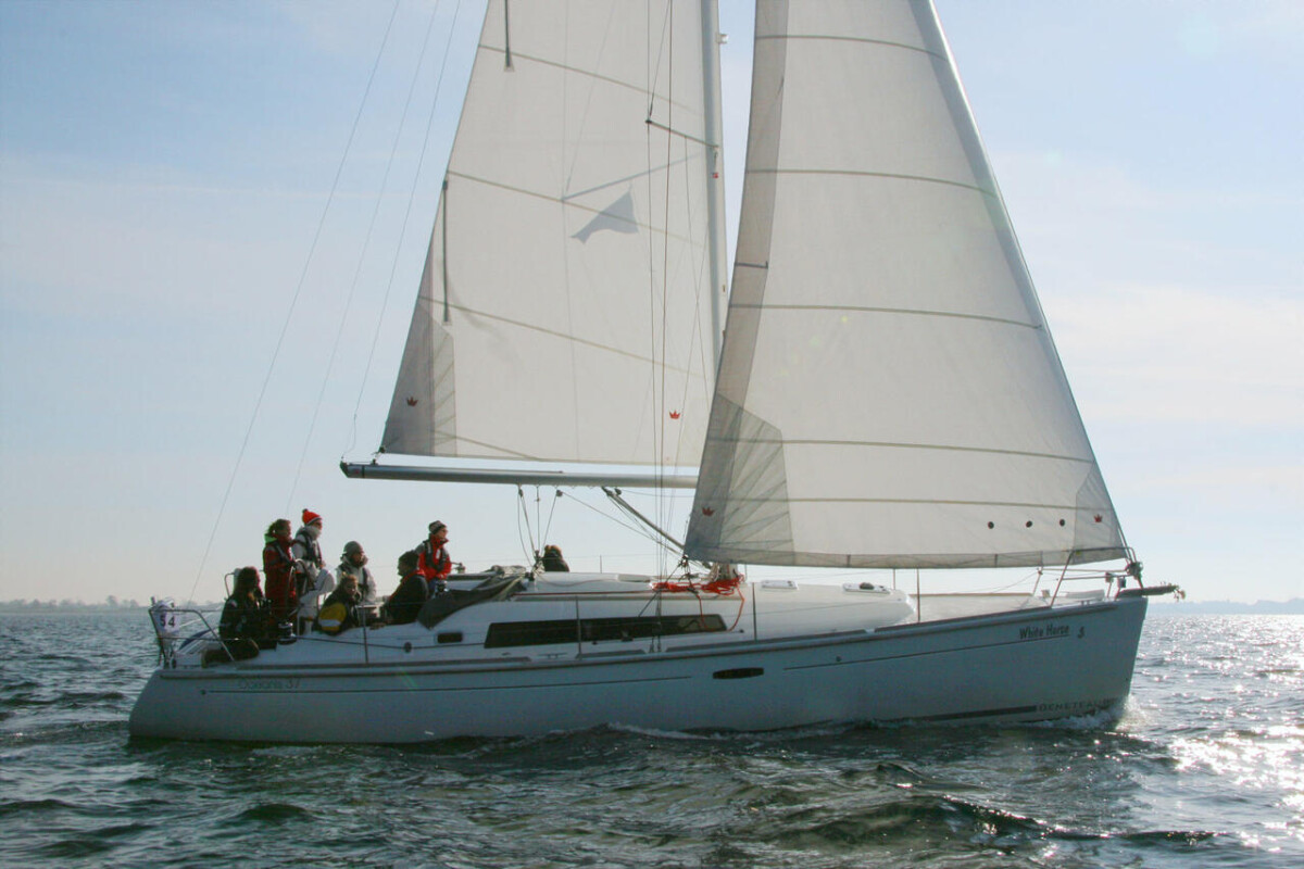 Oceanis 37 White Horse