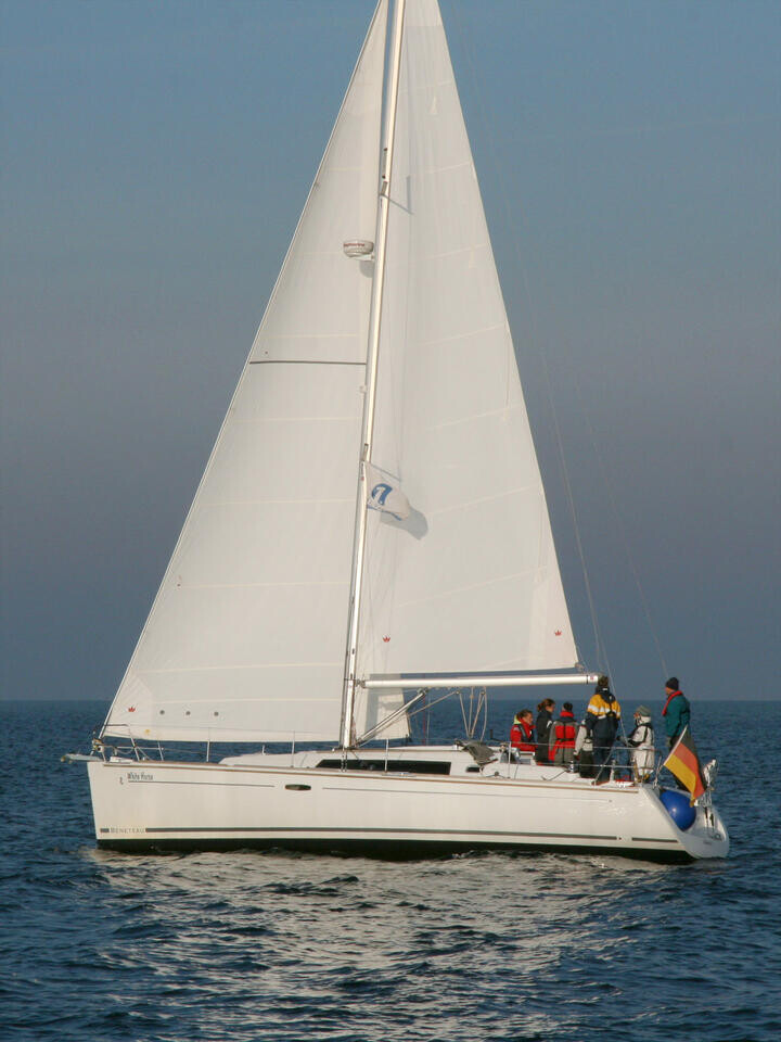Oceanis 37 White Horse