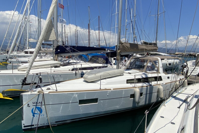 Oceanis 38 Solar