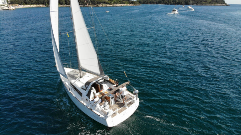 Oceanis 38 Olli