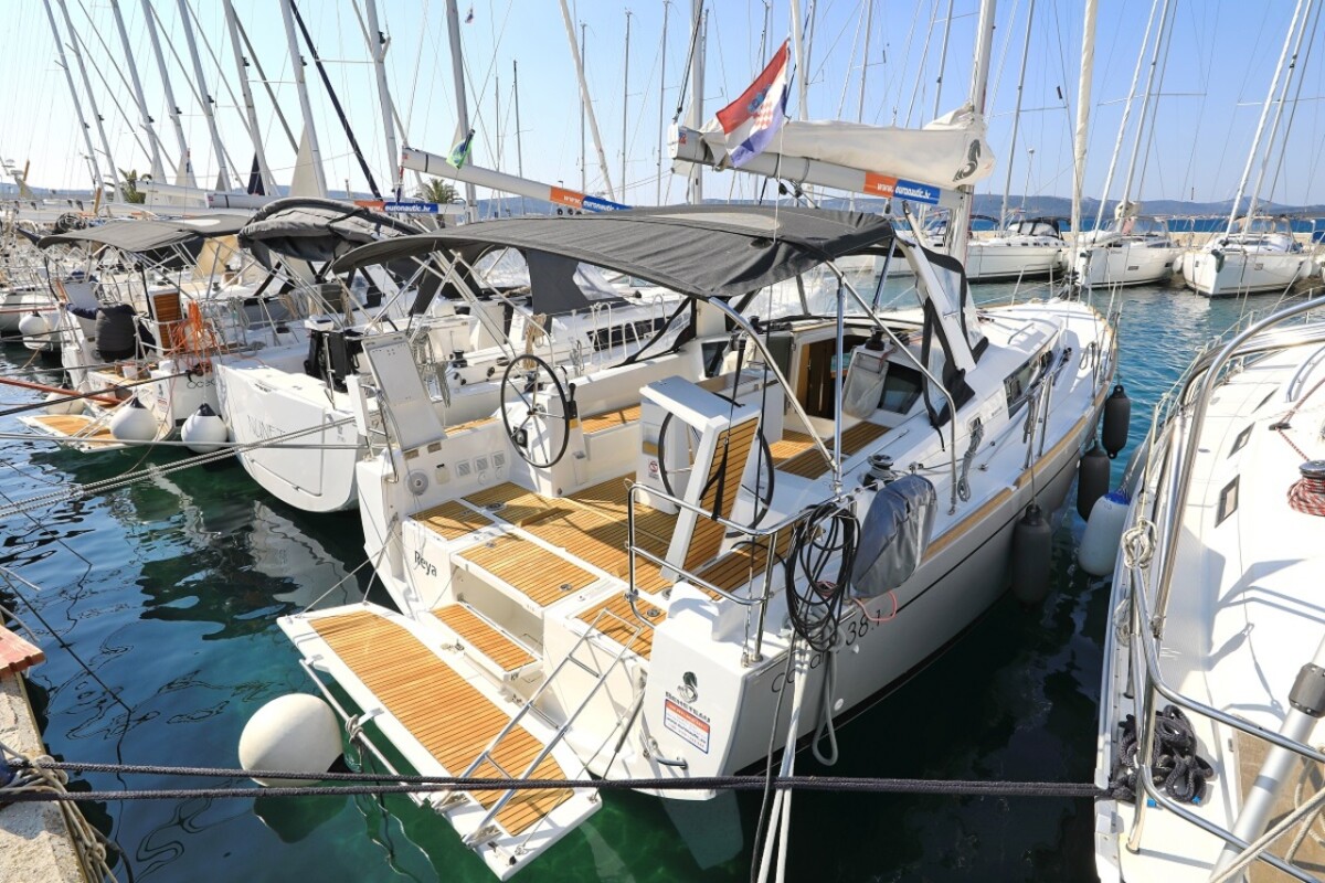 Oceanis 38.1 Reya