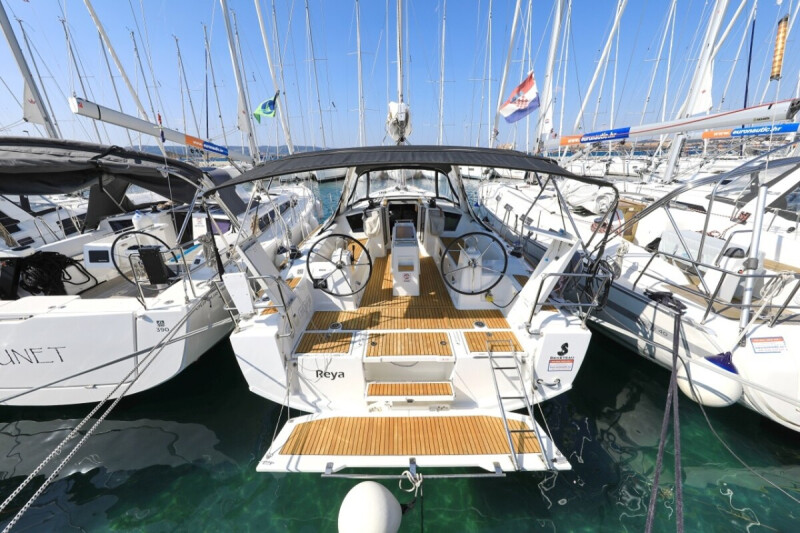 Oceanis 38.1 Reya