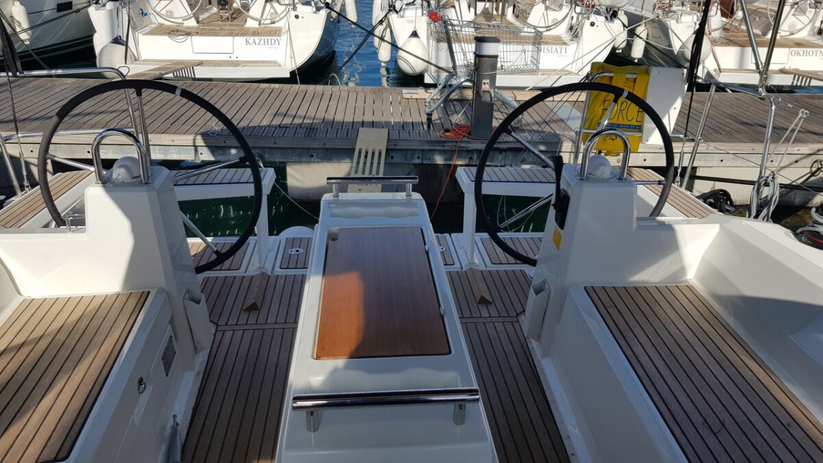 Oceanis 38.1 Aga