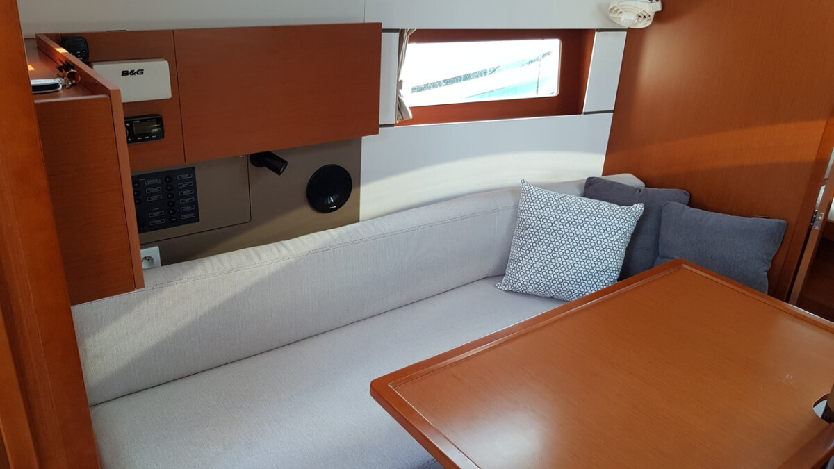 Oceanis 38.1 Aga