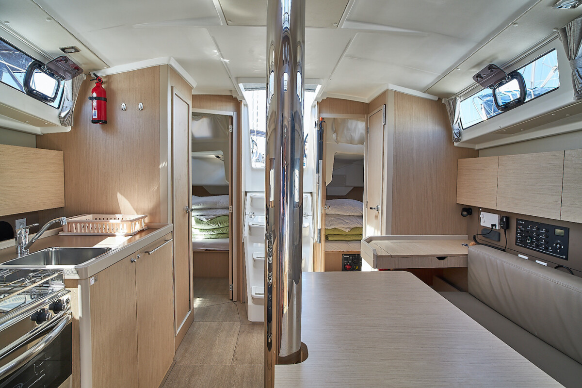 Oceanis 38.1 La Rose