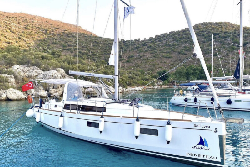 Oceanis 38.1 Sail Lyra