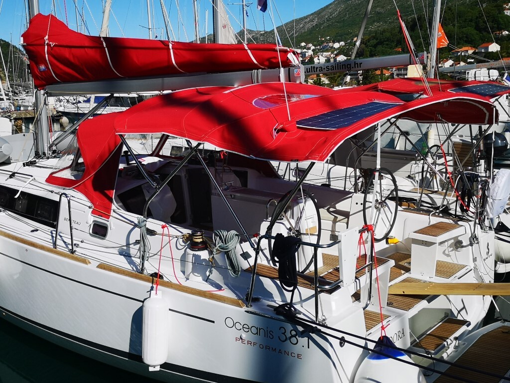 Oceanis 38.1 Teodora