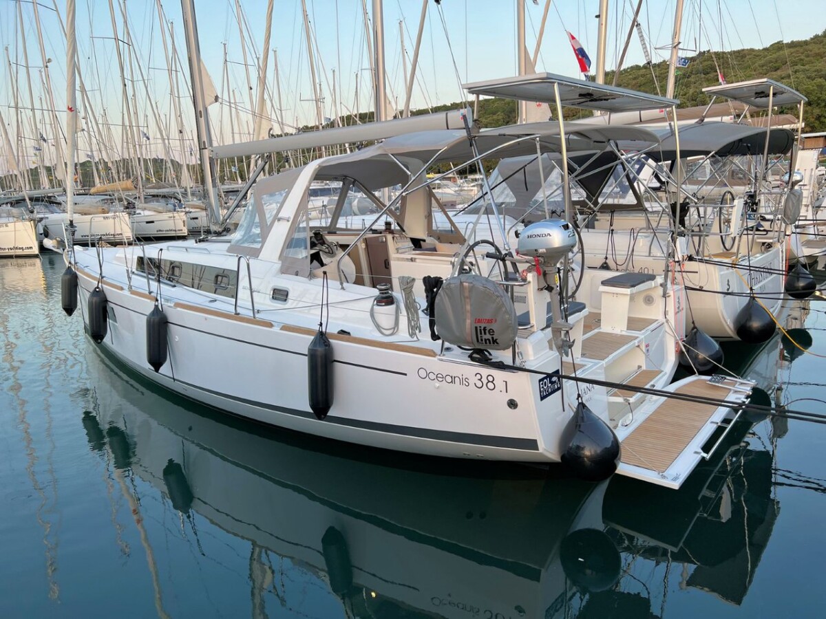 Oceanis 38.1 Jana