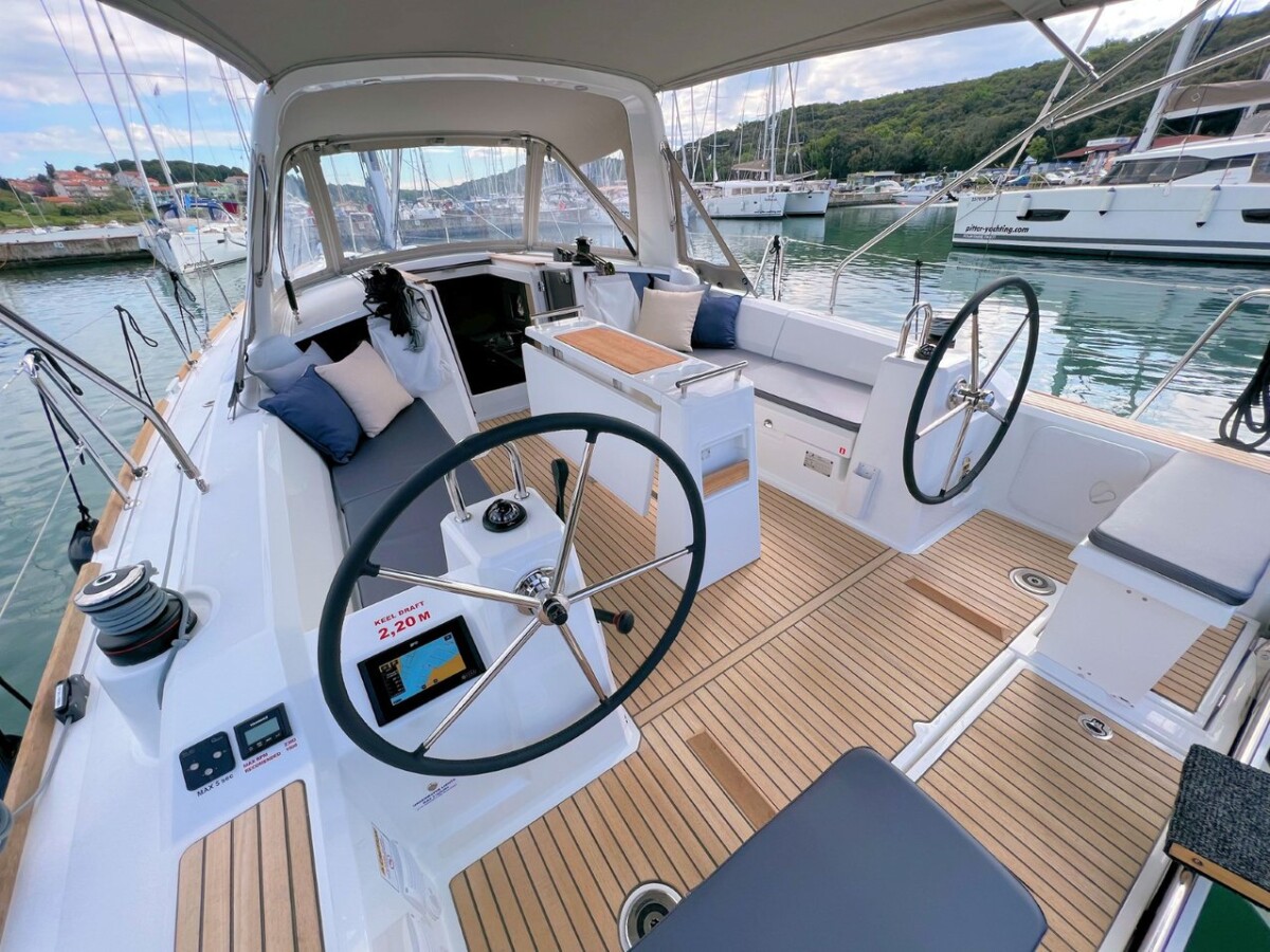 Oceanis 38.1 Jana